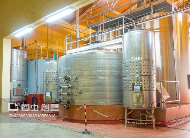 室內(nèi)Jean Leon酒莊集裝箱Interior Jean Leon winery containers